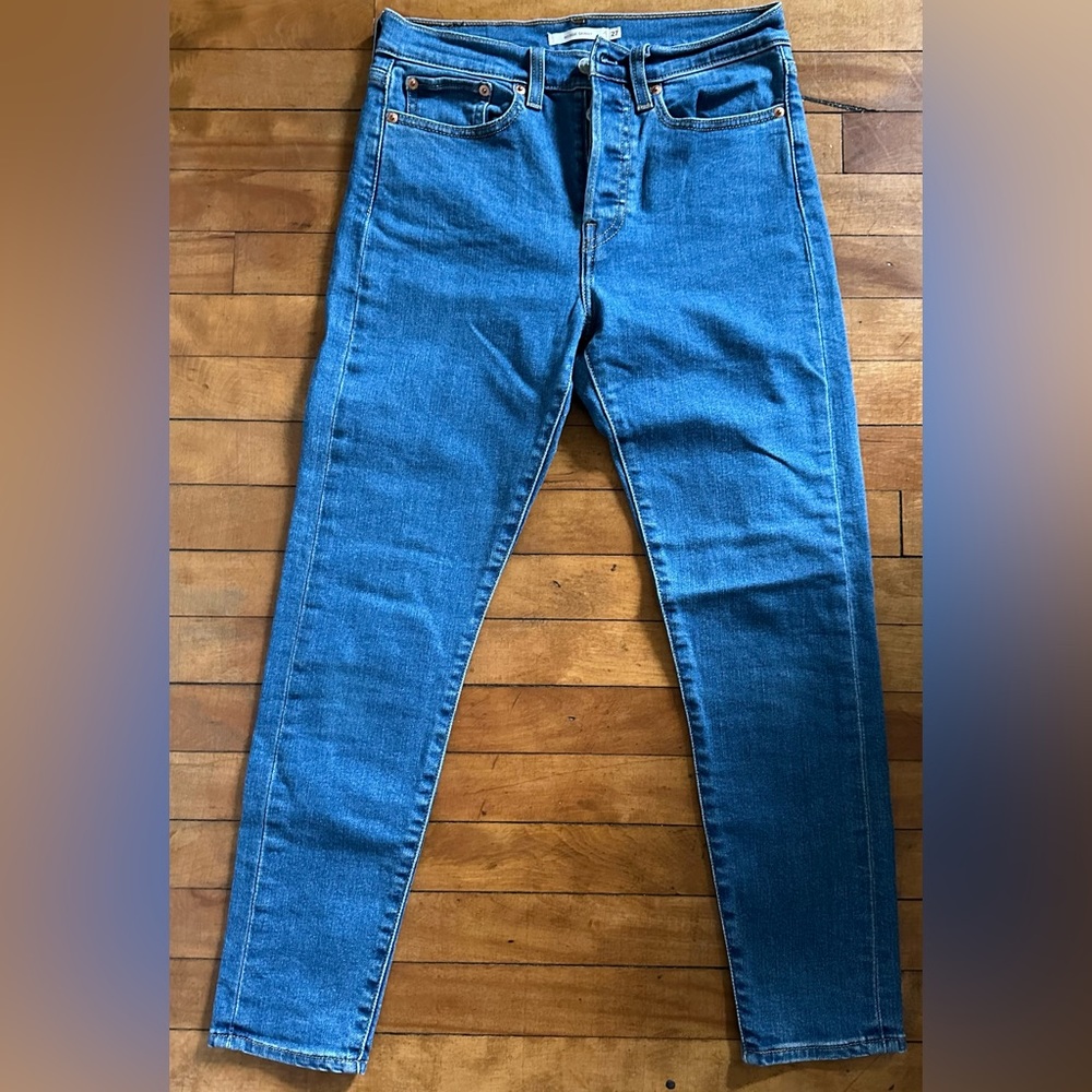 Size 27 • Levi’s Wedgie Skinny Jeans